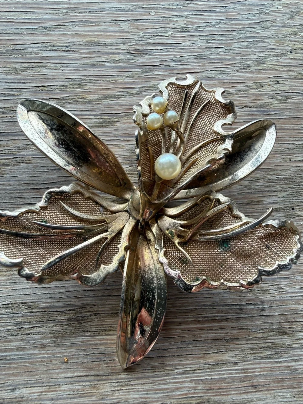 Vintage Gold Tone Leaf Brooch with Faux Pearls